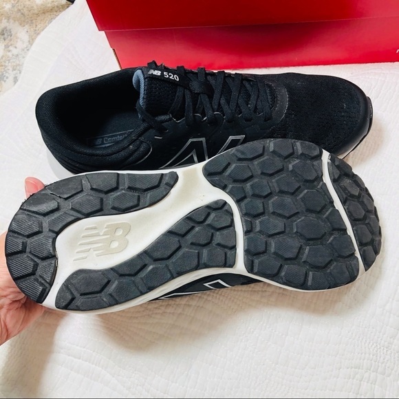 🔥MOVING SALE🔥 New Balance black mesh 520 Sz10. Nearly new with box - Picture 7 of 8